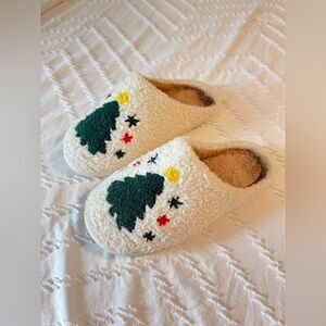 Christmas slippers - women size medium